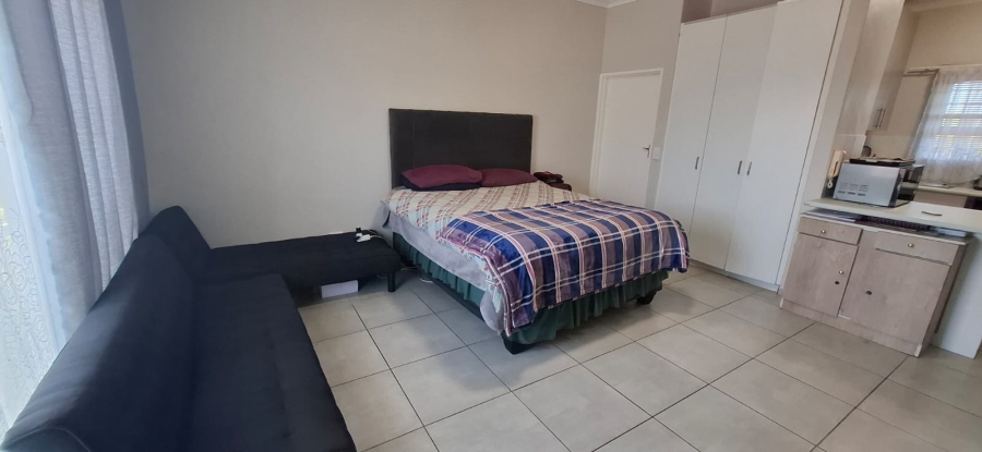 To Let 1 Bedroom Property for Rent in Oakglen Western Cape